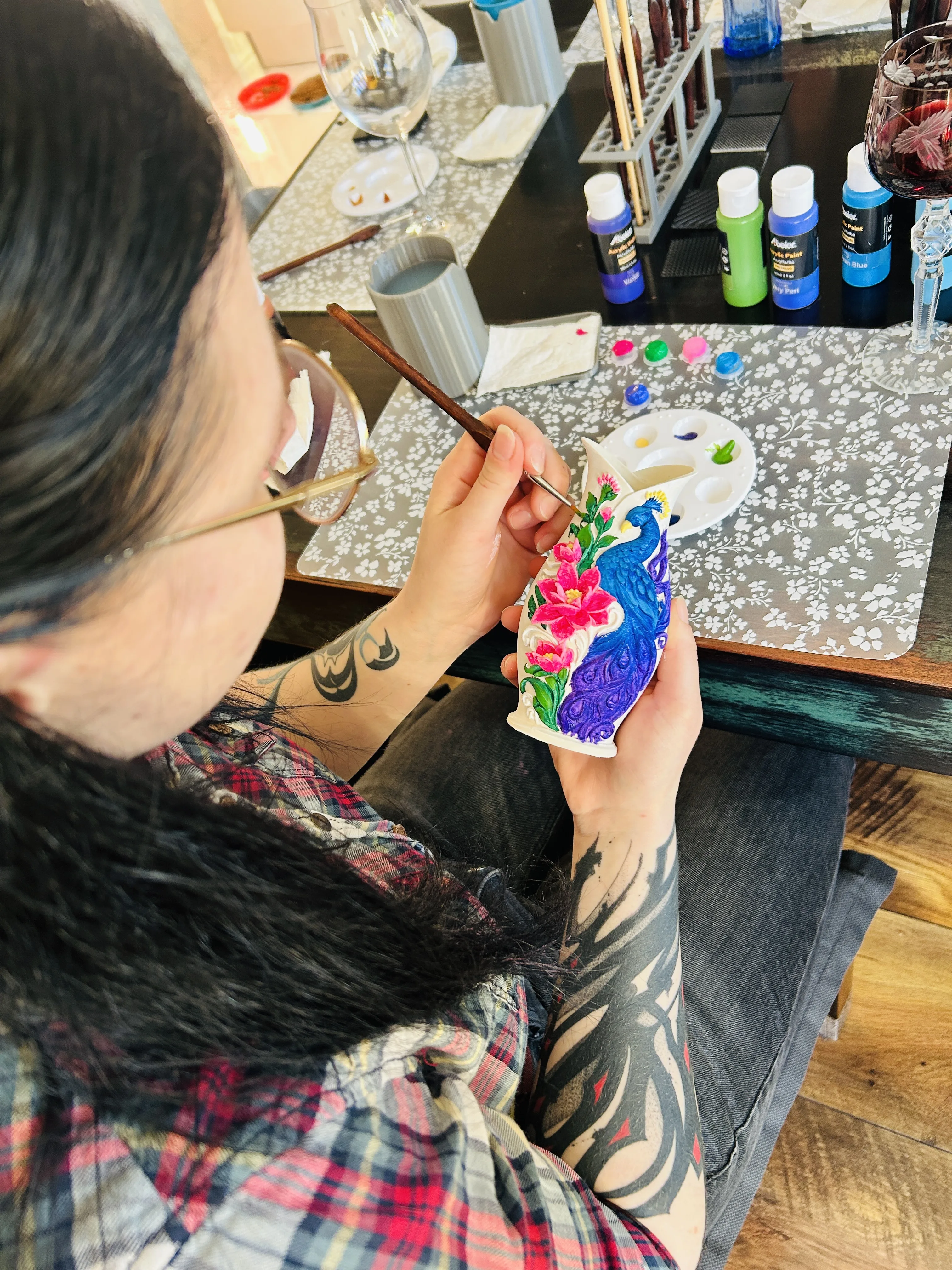 Detailarbeit Pfau-Vase